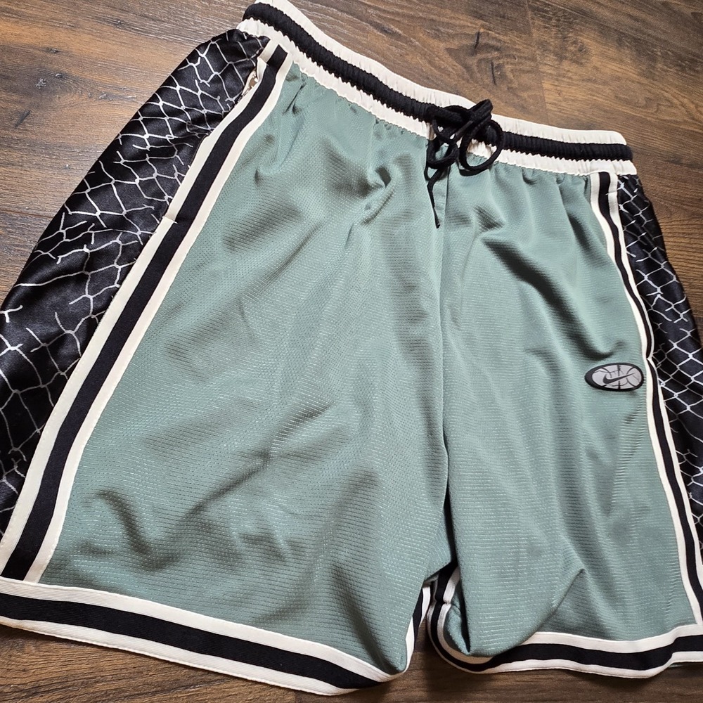 Nike Basketball Dri-FIT DNA+ Shorts Mens XL Green Black Athleisure Gorpcore